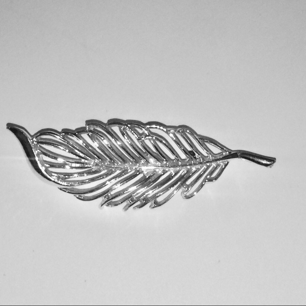 GERRY’S VINTAGE LEAF SILVER TONE PIN BROOCH EUC